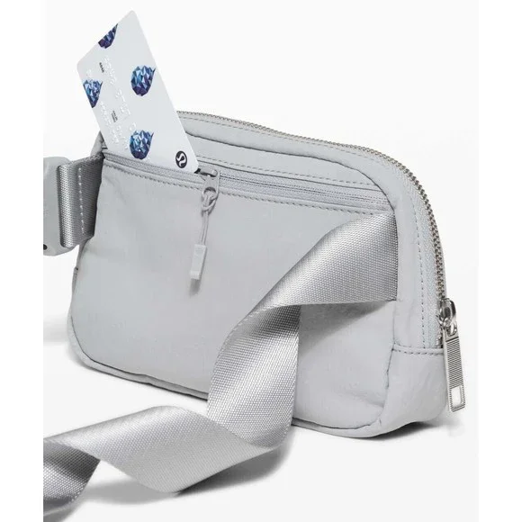NWT Lululemon Everywhere Belt Bag Silver Drop Gray Extended Strap Fanny Pack - Picture 3 of 5